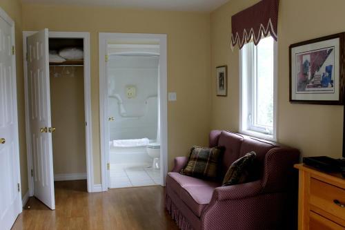 Mackenzie House Tourist Home B&B