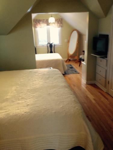 Mackenzie House Tourist Home B&B