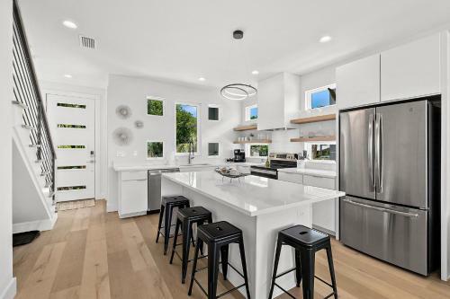 200 Riberia - Downtown Waterfront Luxury Home