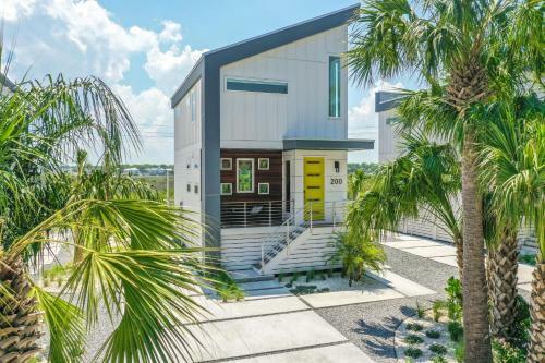 200 Riberia - Downtown Waterfront Luxury Home