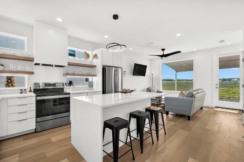 200 Riberia - Downtown Waterfront Luxury Home
