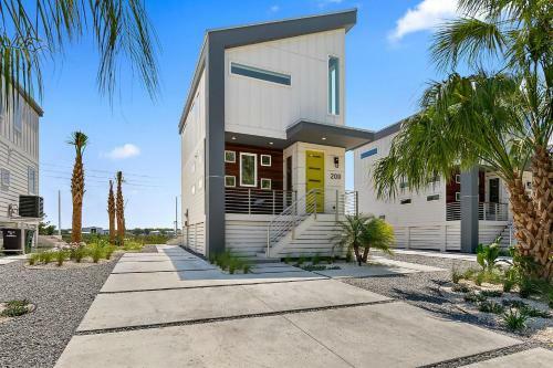 200 Riberia - Downtown Waterfront Luxury Home