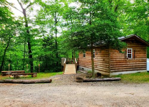 Lil' Log At Hearthstone Cabins And Camping - Pet Friendly
