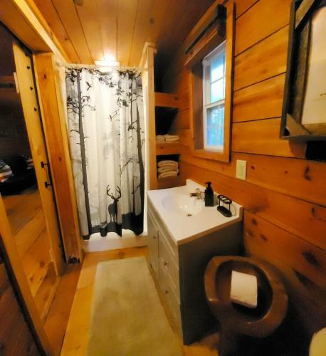 Lil' Log At Hearthstone Cabins And Camping - Pet Friendly