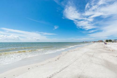 206 Beach Place Condos