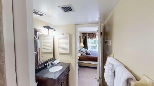 208 Madeira Norte Condo