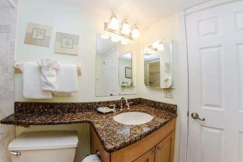 413 Madeira Norte Condo