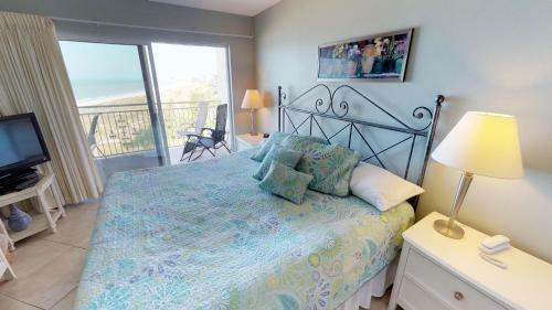 413 Madeira Norte Condo