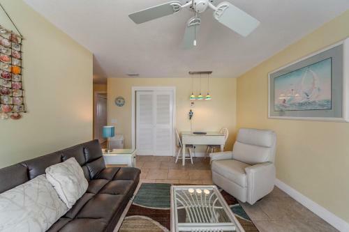 333 Surf Song Resort