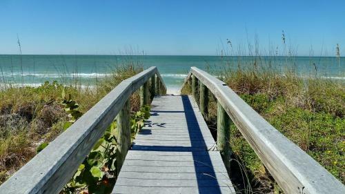 Land's End 404 Building 3 Top Floor With Stunning Water View
