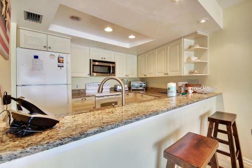 Land's End 304 Building 1 -lovely Updates With Amazing Views!