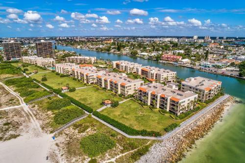 Land's End 304 Building 1 -lovely Updates With Amazing Views!