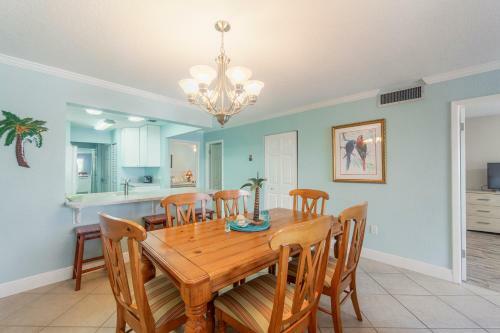 #101 Madeira Norte Condo