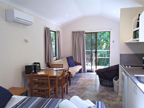 Bed & Breakfast Daintree Valley Haven
