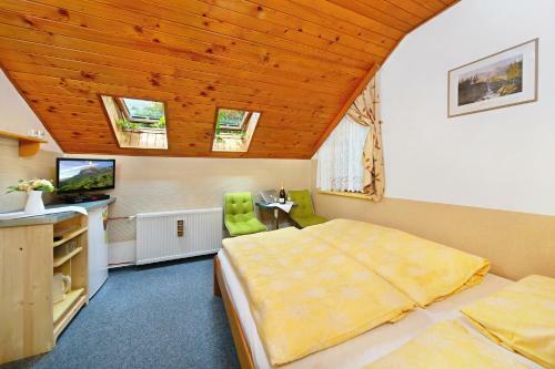 Hostal Pension A Restaurant Karol�na