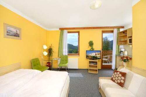Hostal Pension A Restaurant Karol�na