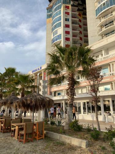 Spacious One Bedroom Apartment , Beachfront , Seaview.