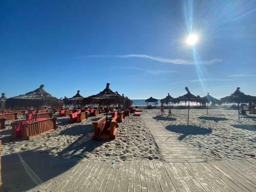 Apartamento Ideally Seascape Flat, With Beach View From Balcon