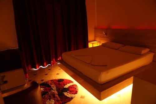 Hotel Autostrada (highway)