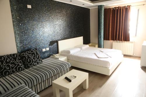 Hotel Autostrada (highway)