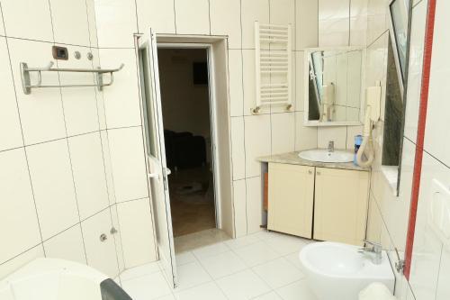 Hotel Autostrada (highway)