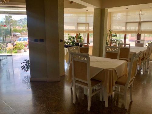 Hotel Autostrada (highway)