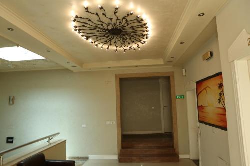Hotel Autostrada (highway)