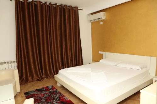 Hotel Autostrada (highway)