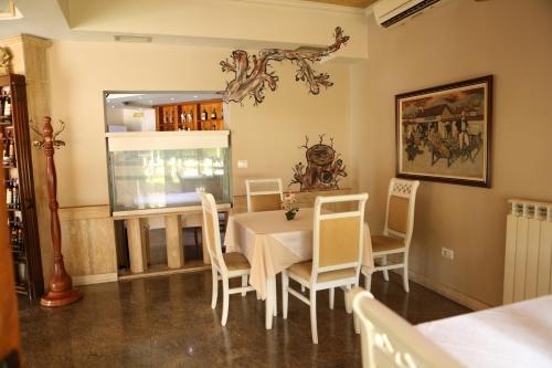Hotel Autostrada (highway)
