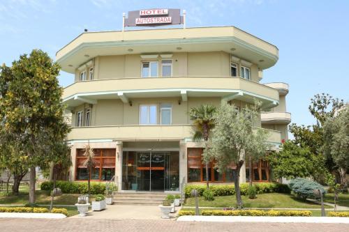Hotel Autostrada (highway)