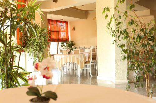 Hotel Autostrada (highway)