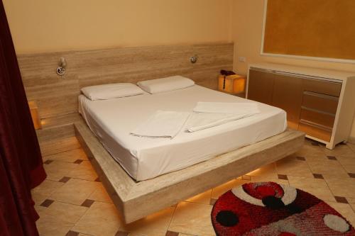 Hotel Autostrada (highway)