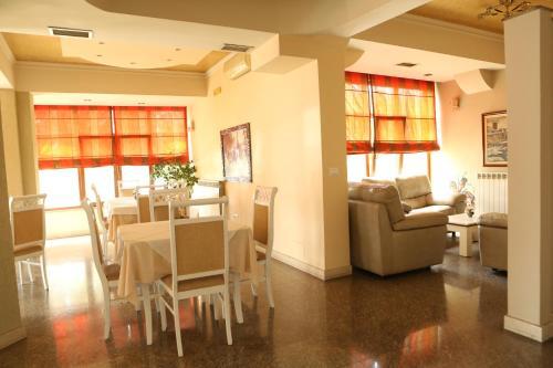 Hotel Autostrada (highway)