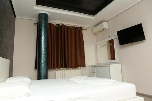 Hotel Autostrada (highway)