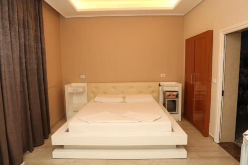 Hotel Autostrada (highway)