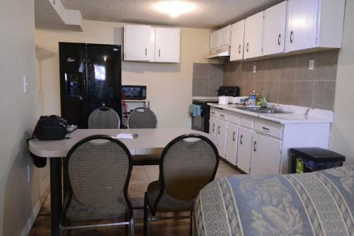 Apartamento Entire 2-bedroom Basement Suite With Kitchen