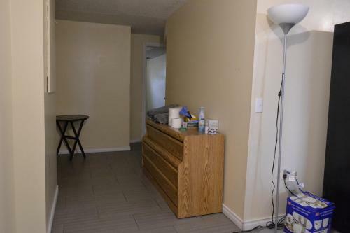 Apartamento Entire 2-bedroom Basement Suite With Kitchen