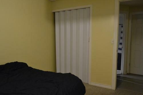 Apartamento Entire 2-bedroom Basement Suite With Kitchen