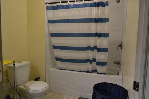 Apartamento Entire 2-bedroom Basement Suite With Kitchen