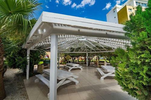 Cornelius Pool Apartments (caesar)