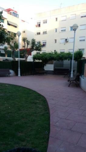 Habitaci�n Cerca A Playa. Desayuno Y Piscina