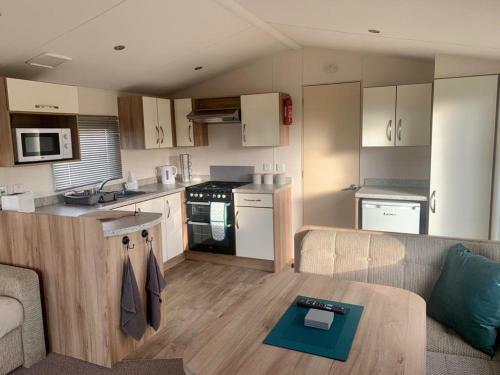 6 Berth, Pet Friendly Caravan On Lyons Kingsley, Abergele