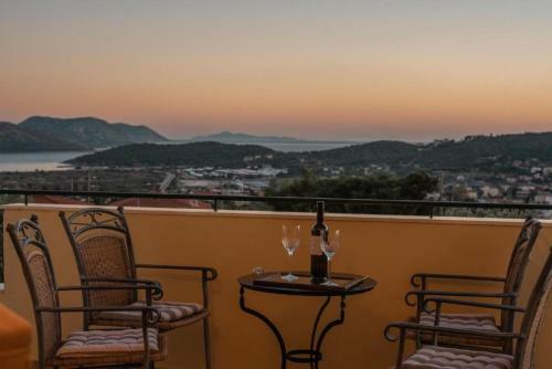 Nostalgia Apartment In Anavyssos Overlooking