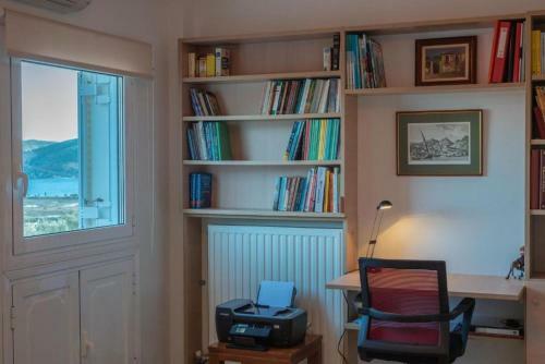 Nostalgia Apartment In Anavyssos Overlooking