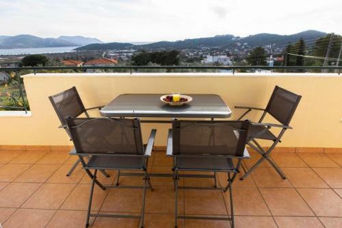 Nostalgia Apartment In Anavyssos Overlooking