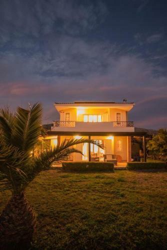 Nostalgia Apartment In Anavyssos Overlooking