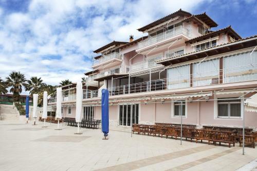 Bonaventure Villa - Largest Villa In Athens For Groups
