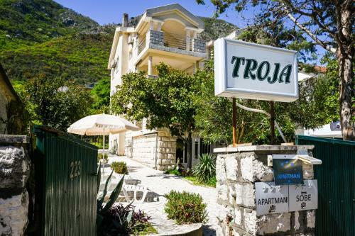Villa Troya Apartments & Studios