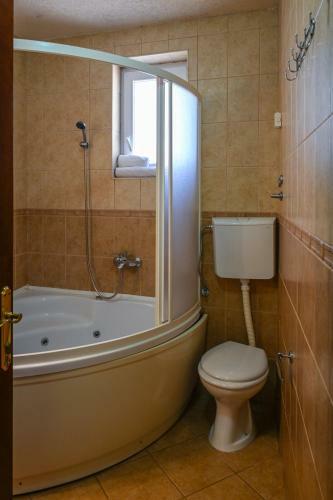 Villa Troya Apartments & Studios