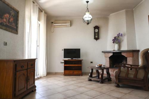 Villa Troya Apartments & Studios